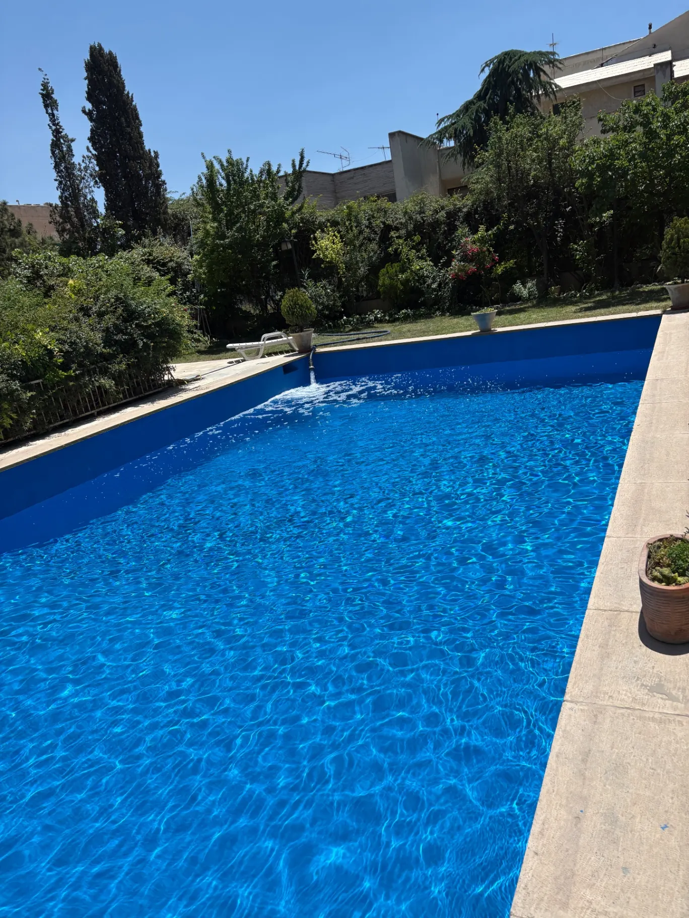 پر کردن استخر روباز ویلایی با تانکر آب